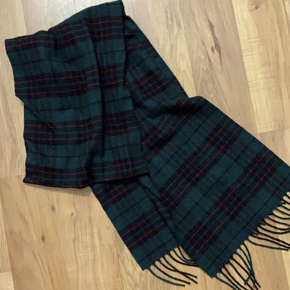 100% Cashmere NWOT Green Plaid Peck&Peck scarf